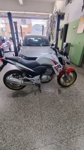 Cb 300 capitão América!
