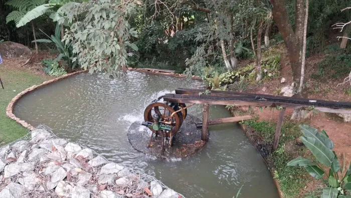 LINDA CHÁCARA DE 5 MIL M² EM CONDOMÍNO FECHADO NA REGIÃO DE FLORESTAL/MG.