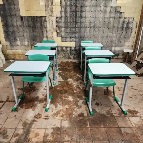 Lote 6 Mesa e Cadeira Escolar Usada