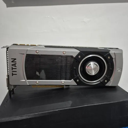 GTX Titan para conserto ou retirada de peças 