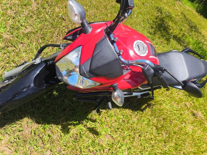 Titan disponível pra venda 