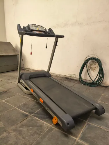 Esteira ergométrica Athletic Advanced 520ee