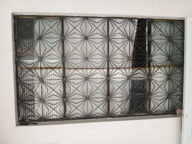 Janela de ferro 2x1,20m