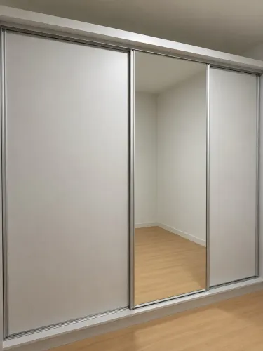 Guarda-Roupa TokStok 3 portas Friz