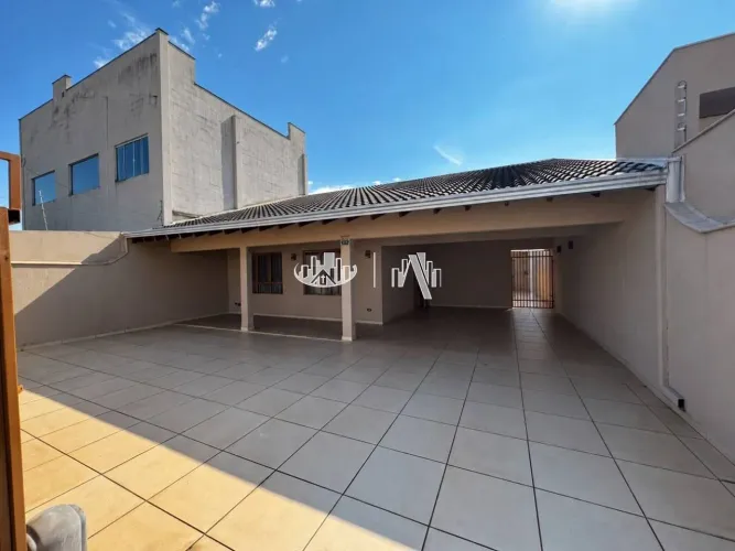 Casa com 3 Quartos para alugar, 228 m² por R$ 3.800/mês - Jardim Piza - Londrina/PR