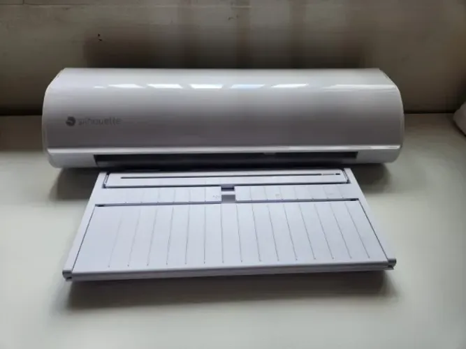 Máquina De Corte E Vinco De Papéis Silhouette Cameo 5 Cor Branco