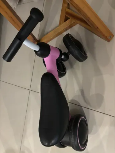 Bicicleta do equilíbrio feminina