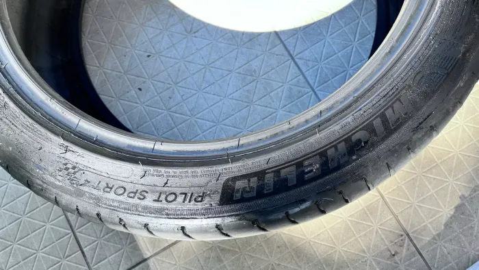 Pneu Michelin Pilot Sport 4 235/45 R19