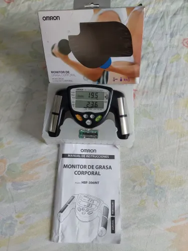 Monitor de gordura corporal e IMC Omron HBF-306INT - Na caixa/sem uso