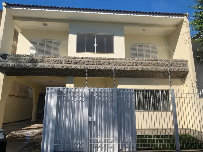 Sobrado para aluguel tem 200 metros quadrados com 4 quartos em Zona 02 - Maringá - PR