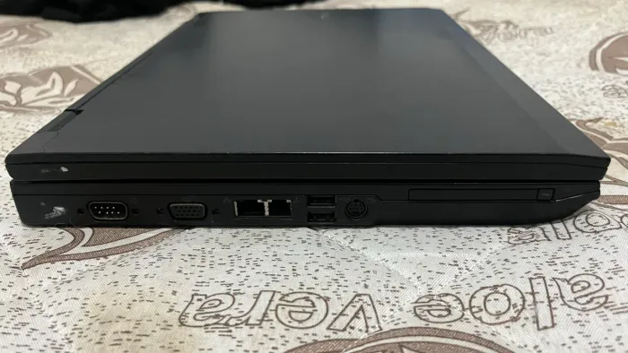 Notebook Dell, tela queimada apenas para vender as peças 