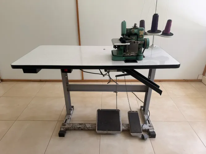 Máquina de Costura Industrial Overlock Butterfly 