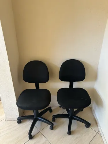 Vendo 2 cadeiras 250 as duas