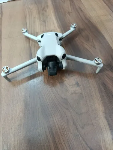 DJI mini 4 pro (COM DEFEITO)