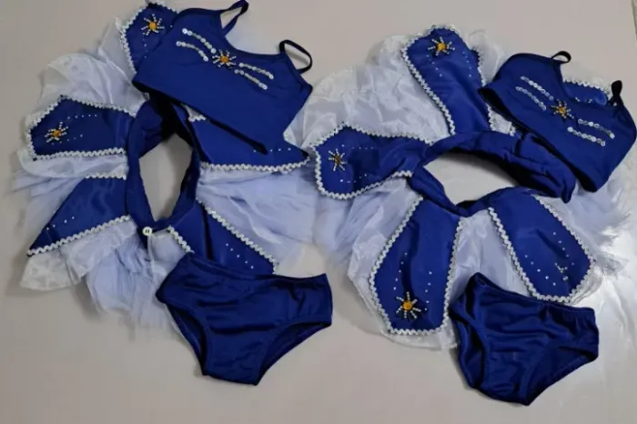 Figurinos Azul com Sol (tamanhos 6 e 8)