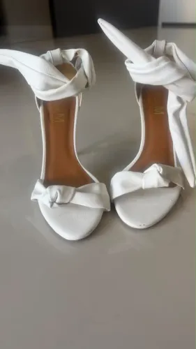 Sandália salto alto