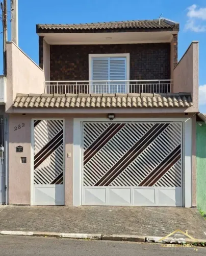 Sobrado de 184m²| 3 Quartos| 1 Suíte| Área Gourmet e 4 Vagas no Bela Vista.