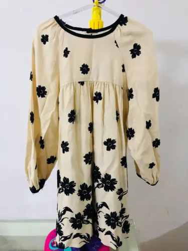 Vestido Manga comprida Branco e Preto Zara 5/6 anos