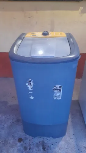 Vendo lavadora Arno tanquinho 10kg com garantia.