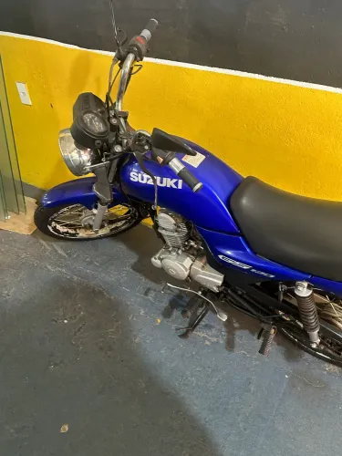 Moto Suzuki GS 120 2017