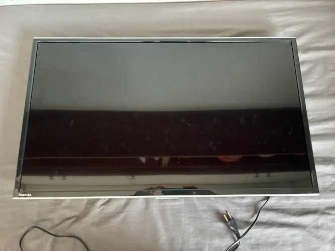VENDO TELEVISÃO SMART TOSHIBA 