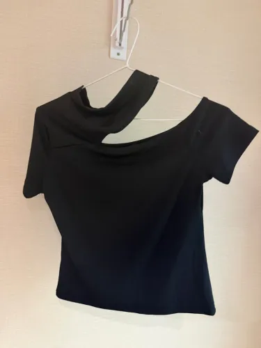 Blusinha preta decote