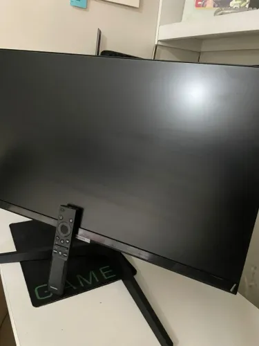 Samsung Smart Monitor M5 24" FHD Tela Plana 60Hz HDR10 Speaker,Tizen? Game Mode AirPlay 