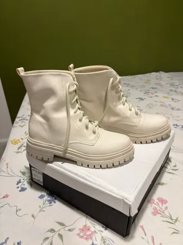 Bota coturno branca 