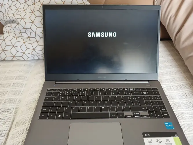 Notebook Samsung 256gb Ssd processador Intel core i3 Windows 11 em ótimo estado.