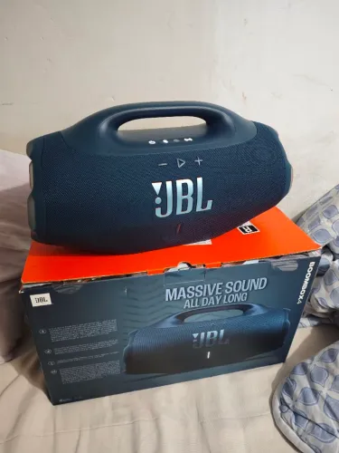 JBL boombox 4