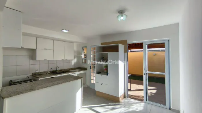 Casa com 2 dormitórios para alugar, 87 m² por R$ 3.799,00/mês - Condomínio Villa Flora - V