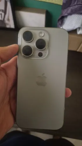 Vendo iphone 15 pro de 128 gb com 79% de bateria , unico dono e todo original