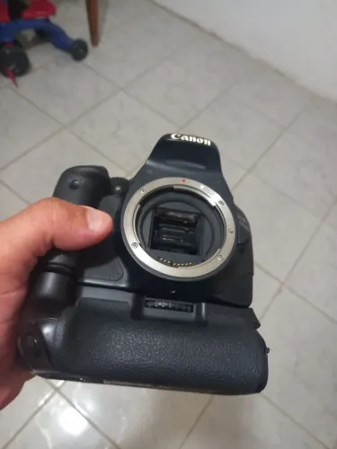 Canon EOS Rebel EOS 550D - T2i - PARA VENDER RAPIDO! (Leia a descrição por favor)