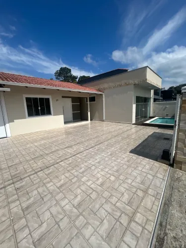 Alugo casa com piscina ótima localização semi mobiliada 
