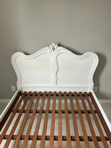 Cama de casal estilo provençal