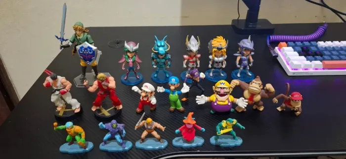 Lote Colecionável Miniaturas - Super Mario, Cavaleiros do Zodíaco, He-Man e Street Fighter