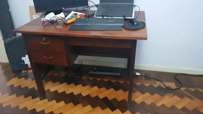 Escrivaninha/Mesa escritório madeira maciça