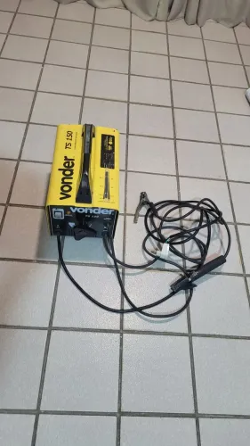 Maquina de solda vonder 150A. R$ 300.00
