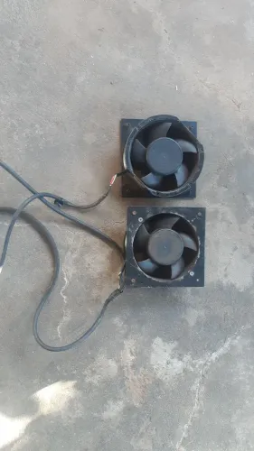 Vendo 2 ventilador pequeno para resfriar motores de máquinas