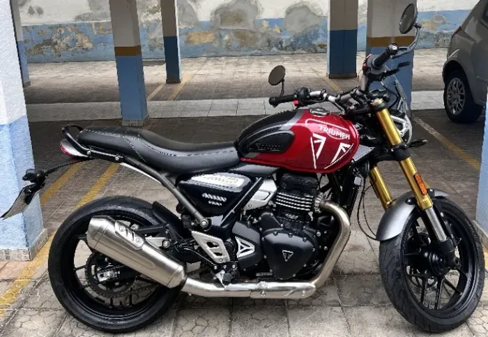 Triumph Speed 400 24/24 com 6.560 km em estado de ZERO