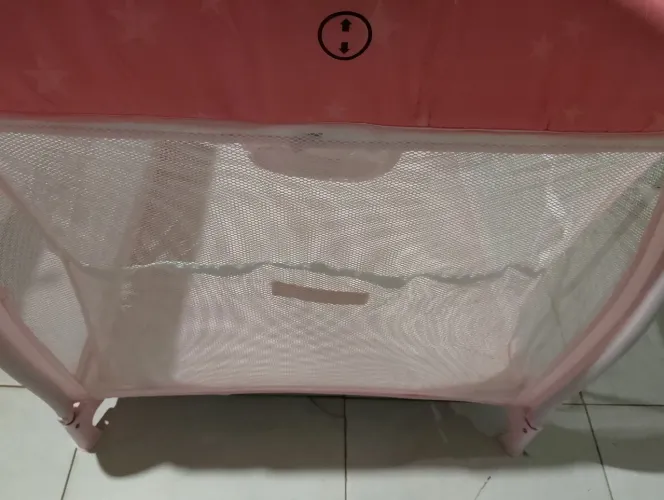 Berço semi-novo portátil em excelente estado