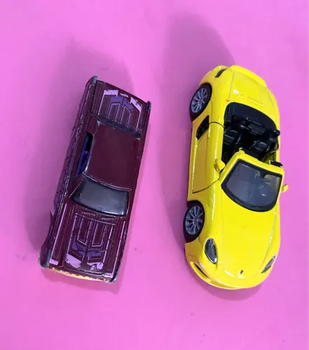 Vende-se Miniatura de Carro Porche e Lincoln