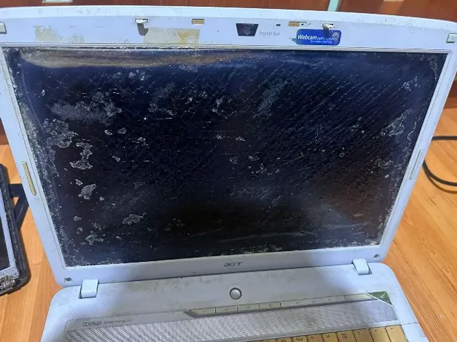 Notebook Acer Antigo - Funcionando - Tela com mancha - Ideal Para Peças - Vendo / Troco