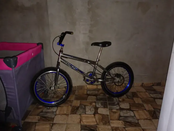Vende-se bicicleta aro 20 com freio a disco