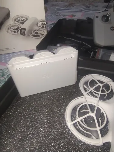Dji NEO drone seme novo só fiz dois vous com ele tá bem novo mesmo.