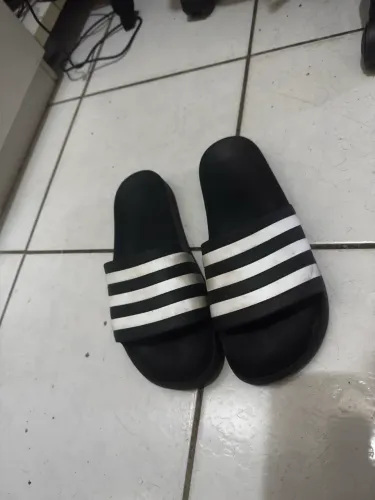 chinelo Adidas