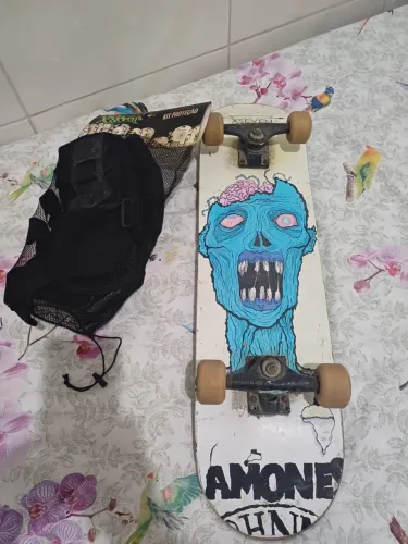 Skate com acessórios