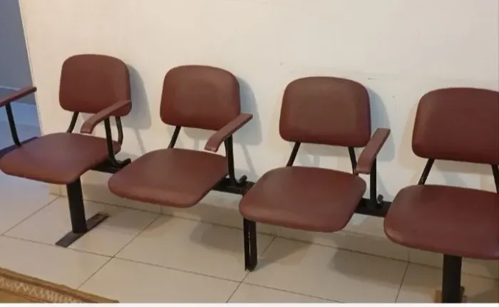 Longarina 4 Lugares com Braço - Sala de Espera