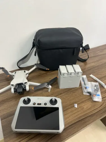 Drone DJI mini 3 com 3 baterias e cartão 64gb