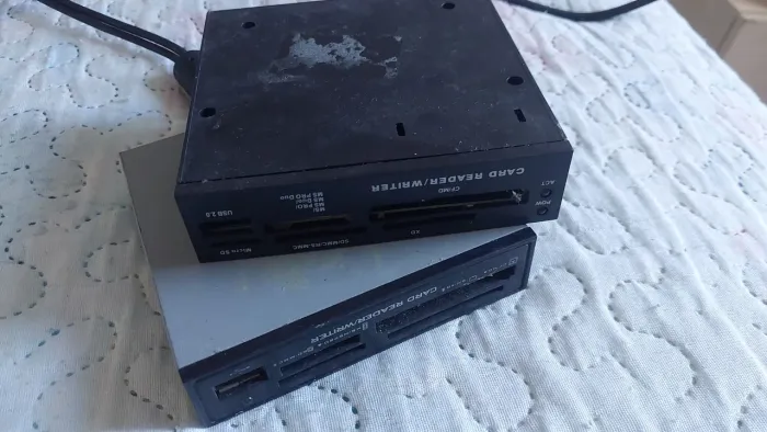Leitor e Gravador de Cartão de Memória Interno USB para PC (Usado)